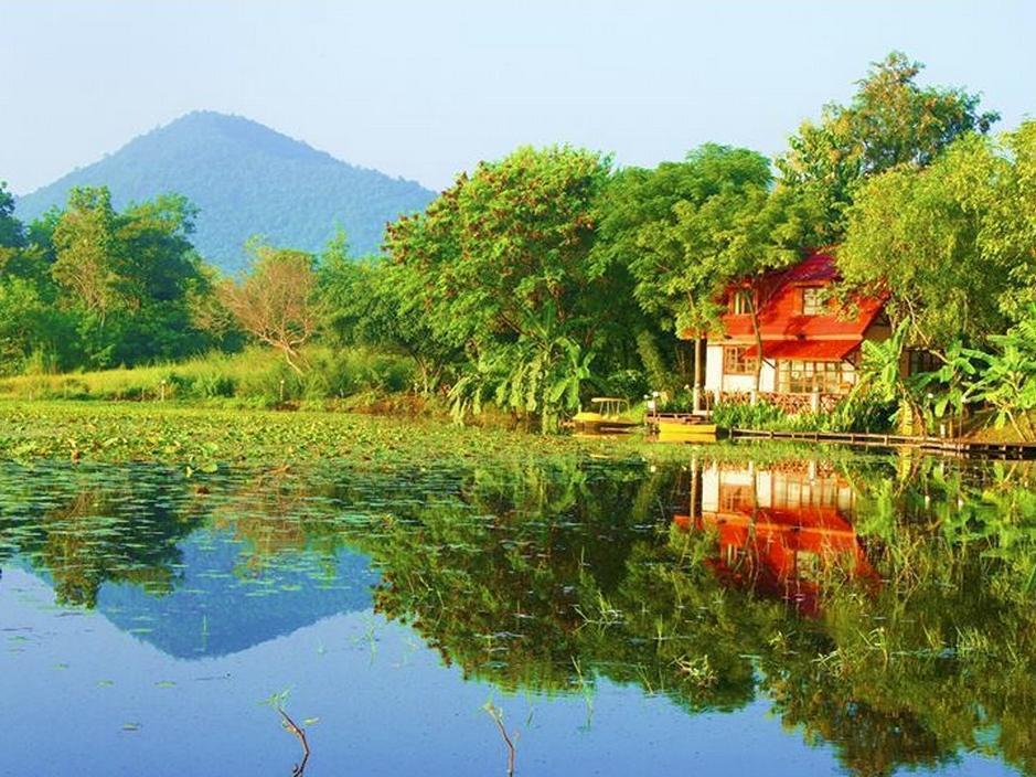 Golden Lake View Boutique Resort Канчанабури Экстерьер фото