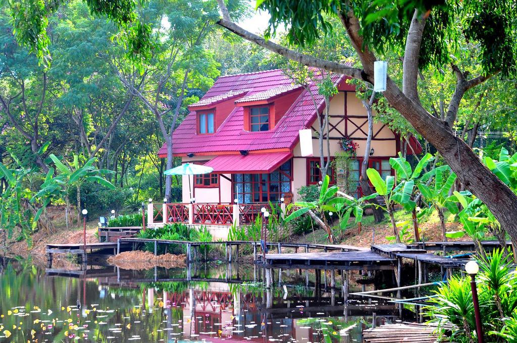 Golden Lake View Boutique Resort Канчанабури Экстерьер фото