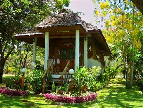 Golden Lake View Boutique Resort Канчанабури Экстерьер фото