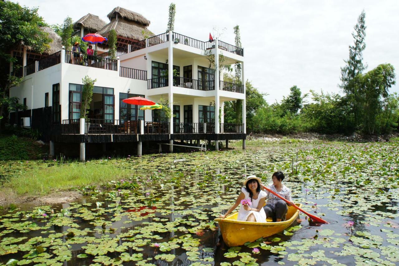 Golden Lake View Boutique Resort Канчанабури Экстерьер фото